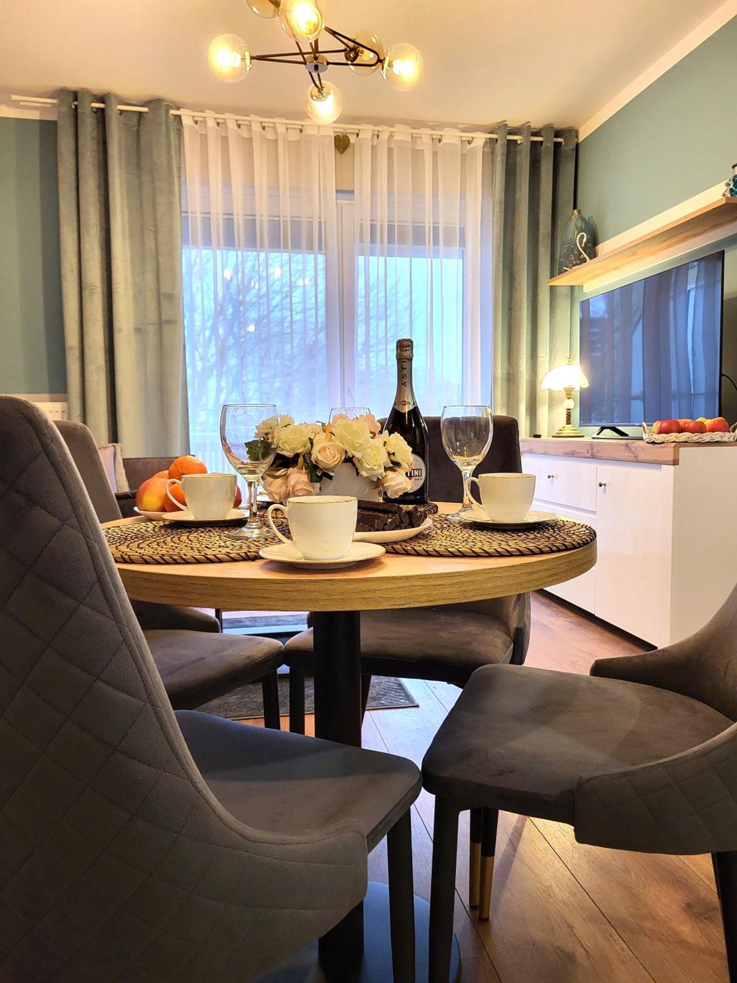 Miodowy Dom Exspanse Apartament 2 Lub 3 Pokoje Z Tarasem I Parkingiem Kolobřeh Exteriér fotografie