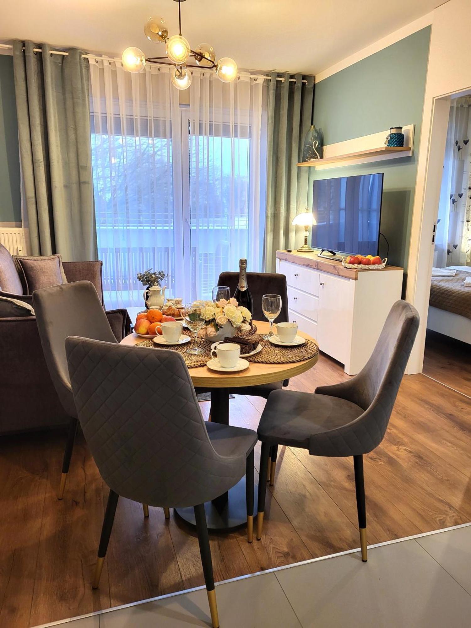 Miodowy Dom Exspanse Apartament 2 Lub 3 Pokoje Z Tarasem I Parkingiem Kolobřeh Exteriér fotografie