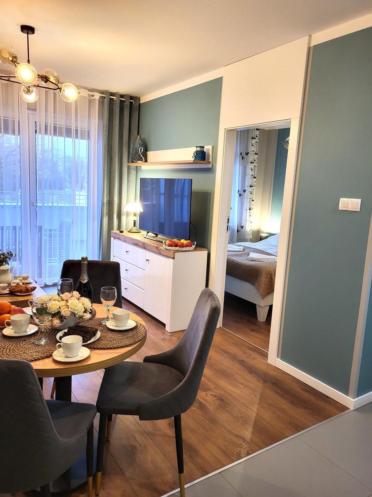 Miodowy Dom Exspanse Apartament 2 Lub 3 Pokoje Z Tarasem I Parkingiem Kolobřeh Exteriér fotografie