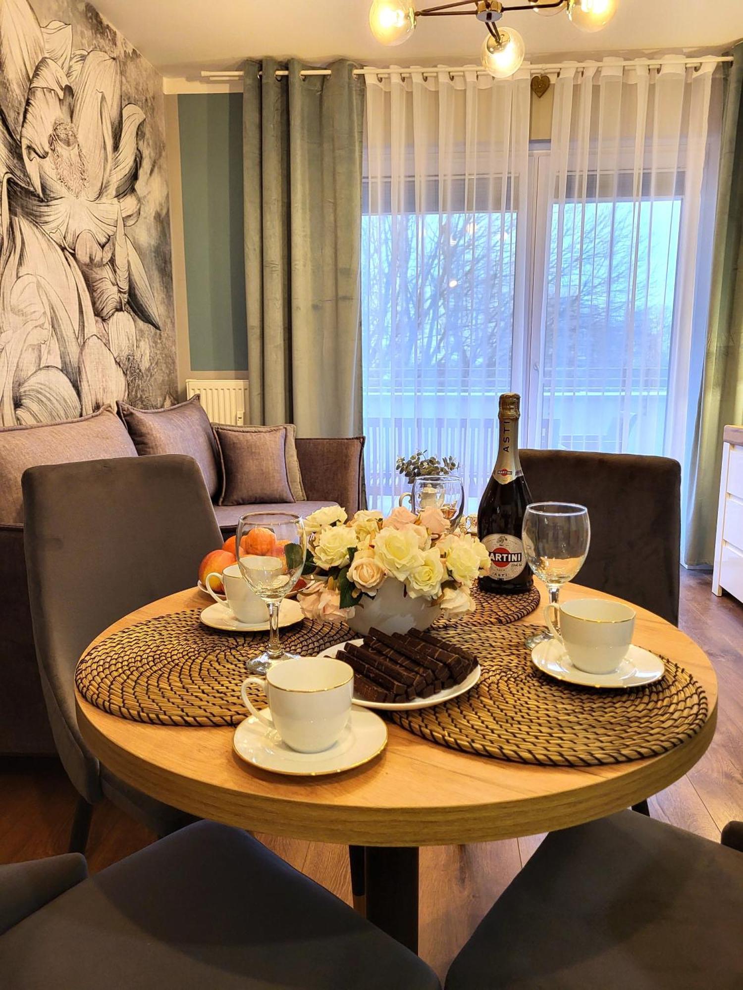 Miodowy Dom Exspanse Apartament 2 Lub 3 Pokoje Z Tarasem I Parkingiem Kolobřeh Exteriér fotografie